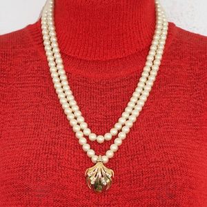 KENNETH JAY LANE Pearl Rhinestone Pendant necklace